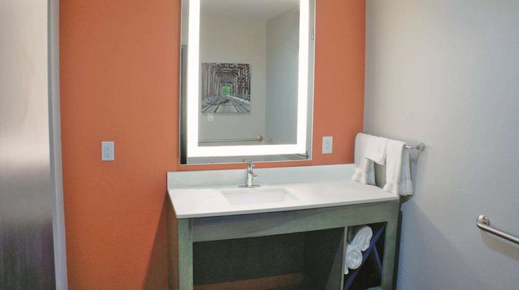 La Quinta Inn & Suites Pittsburg Room