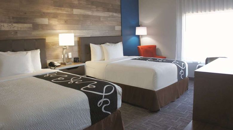 <b>La Quinta Inn & Suites Pittsburg Room</b>. Images powered by <a href="https://iceportal.shijigroup.com/" title="IcePortal" target="_blank">IcePortal</a>.