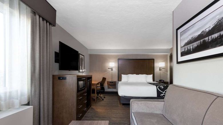 <b>La Quinta Inn & Suites Anchorage Suite</b>. Images powered by <a href="https://iceportal.shijigroup.com/" title="IcePortal" target="_blank">IcePortal</a>.