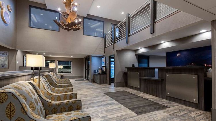 La Quinta Inn & Suites Anchorage Lobby