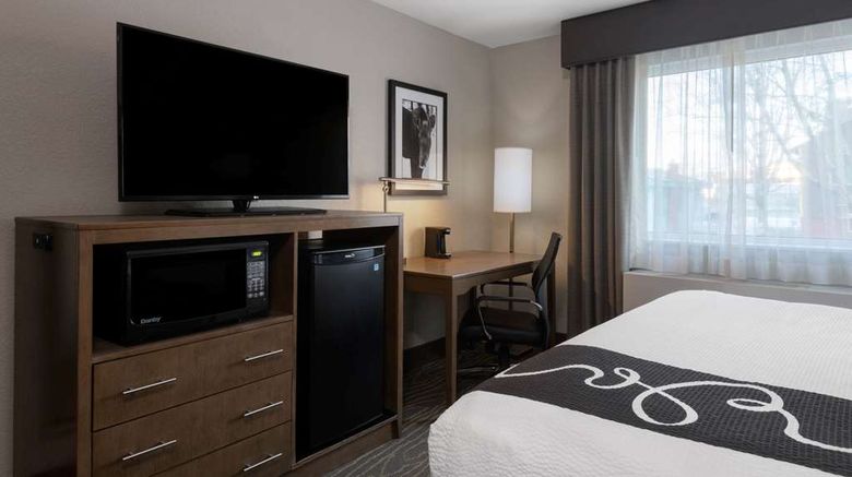<b>La Quinta Inn & Suites Anchorage Room</b>. Images powered by <a href="https://iceportal.shijigroup.com/" title="IcePortal" target="_blank">IcePortal</a>.