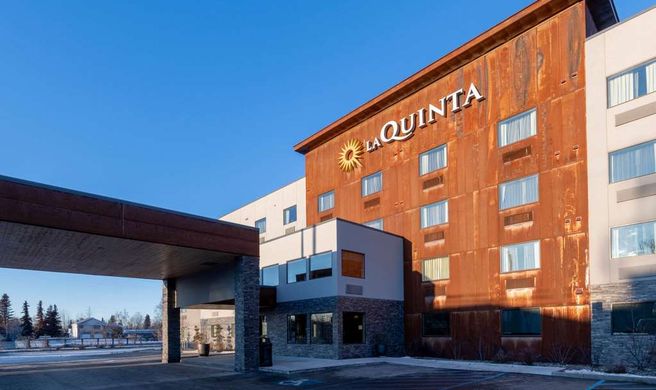 La Quinta Inn & Suites Anchorage Exterior