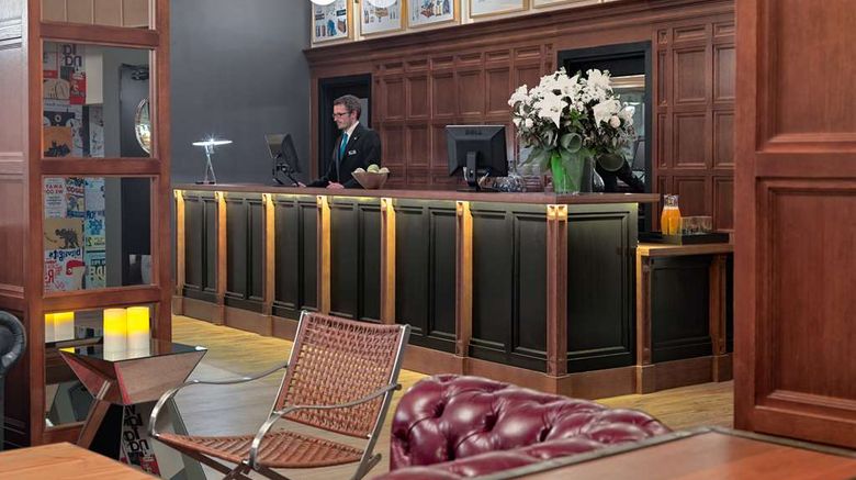 <b>H10 Montcada Hotel Lobby</b>. Images powered by <a href="https://iceportal.shijigroup.com/" title="IcePortal" target="_blank">IcePortal</a>.