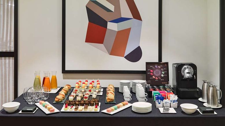 <b>H10 Universitat Hotel Barcelona Restaurant</b>. Images powered by <a href="https://iceportal.shijigroup.com/" title="IcePortal" target="_blank">IcePortal</a>.
