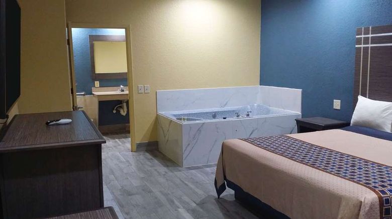 <b>Americas Best Value Inn & Suites Room</b>. Images powered by <a href="https://iceportal.shijigroup.com/" title="IcePortal" target="_blank">IcePortal</a>.