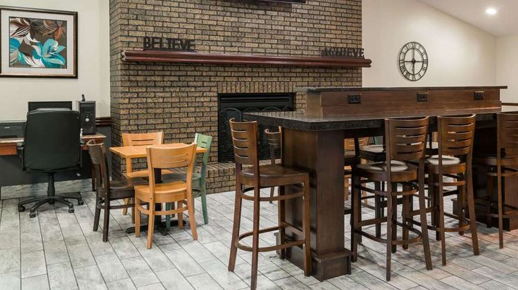 Baymont Inn & Suites Bloomington MSP Apt Lobby