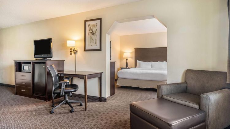 Baymont Inn & Suites Bloomington MSP Apt Suite