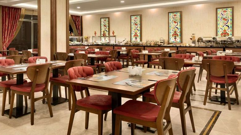 <b>Ramada Yalova Restaurant</b>. Images powered by <a href="https://iceportal.shijigroup.com/" title="IcePortal" target="_blank">IcePortal</a>.