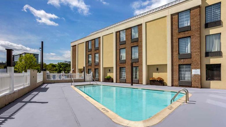 <b>Best Western Harrisburg North Hotel Pool</b>. Images powered by <a href="https://iceportal.shijigroup.com/" title="IcePortal" target="_blank">IcePortal</a>.