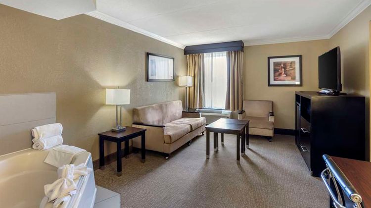 Best Western Harrisburg North Hotel Suite
