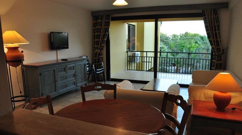 <b>Palm Court Suites Hotel, Ayvalik Suite</b>. Images powered by <a href="https://iceportal.shijigroup.com/" title="IcePortal" target="_blank">IcePortal</a>.