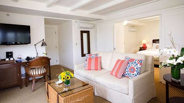 Pavilion Hotel Suite