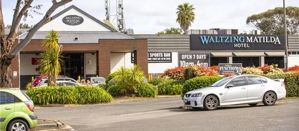 Nightcap At Waltzing Matilda Hotel Exterior