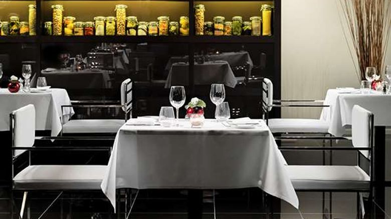 <b>H10 Berlin Kudamm Restaurant</b>. Images powered by <a href="https://iceportal.shijigroup.com/" title="IcePortal" target="_blank">IcePortal</a>.