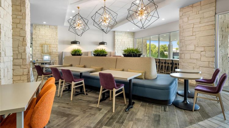 Home2 Suites by Hilton Fort Worth Lobby
