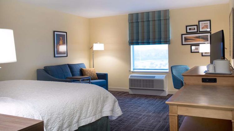 Hampton Inn & Suites Big Rapids Room