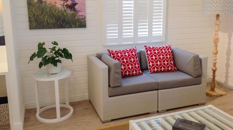 <b>Tete Ferry Sun Room</b>. Images powered by <a href="https://iceportal.shijigroup.com/" title="IcePortal" target="_blank">IcePortal</a>.
