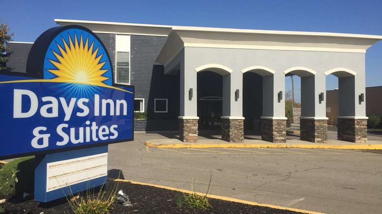 Days Inn & Suites Cincinnati North Exterior
