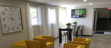 Days Inn & Suites Cincinnati North Lobby