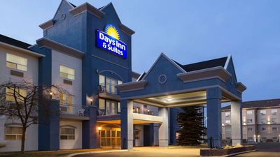 Days Inn & Suites Brooks