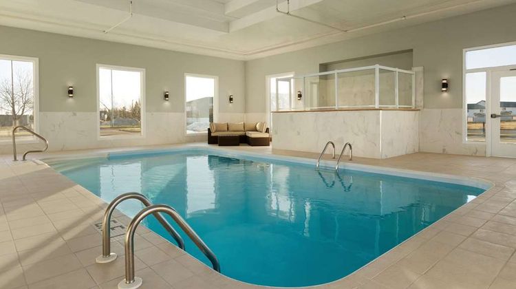 Days Inn & Suites Brooks Pool