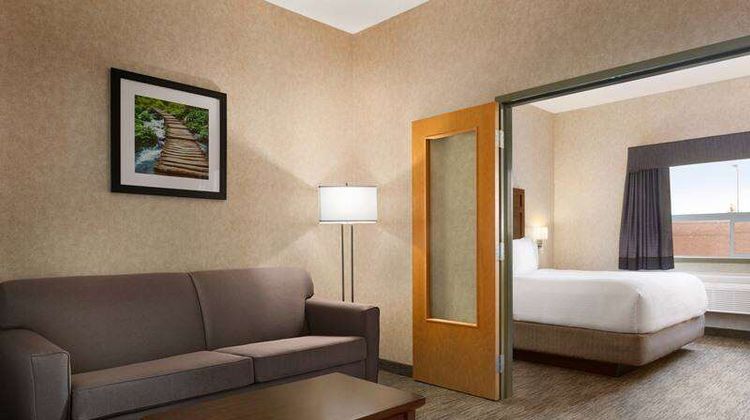 Days Inn & Suites Brooks Room