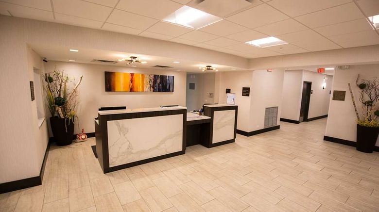 <b>Wyndham Chicago O'Hare Lobby</b>. Images powered by <a href="https://iceportal.shijigroup.com/" title="IcePortal" target="_blank">IcePortal</a>.