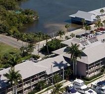 Cove Inn on Naples Bay Exterior