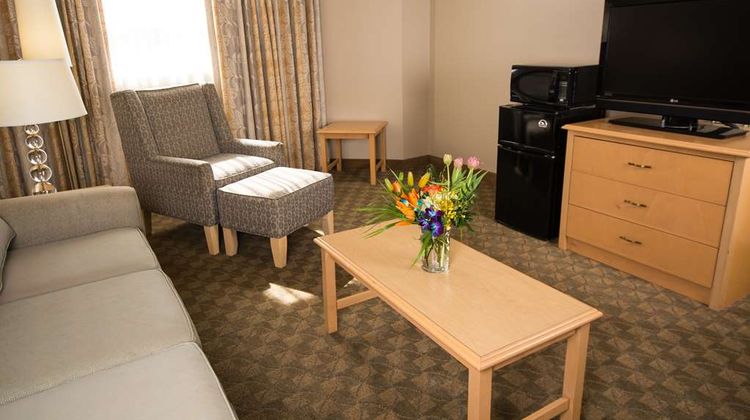 Edmonton Inn & Conference Centre Suite