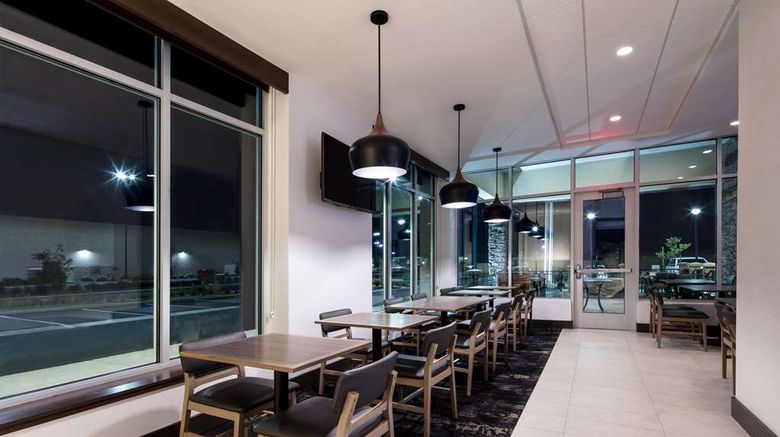 <b>Hyatt Place Delano Restaurant</b>. Images powered by <a href="https://iceportal.shijigroup.com/" title="IcePortal" target="_blank">IcePortal</a>.