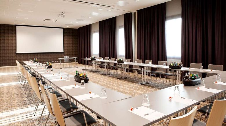 <b>Hampton by Hilton Aachen Tivoli Meeting</b>. Images powered by <a href="https://iceportal.shijigroup.com/" title="IcePortal" target="_blank">IcePortal</a>.