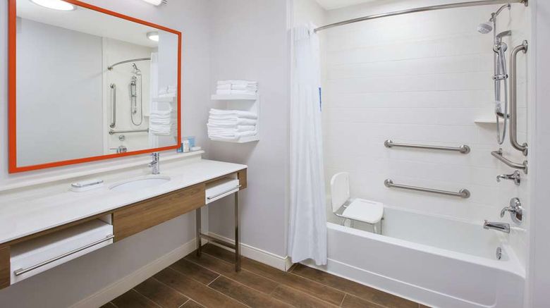 <b>Hampton Inn/Stes Oakwood Village-CLE Room</b>. Images powered by <a href="https://iceportal.shijigroup.com/" title="IcePortal" target="_blank">IcePortal</a>.