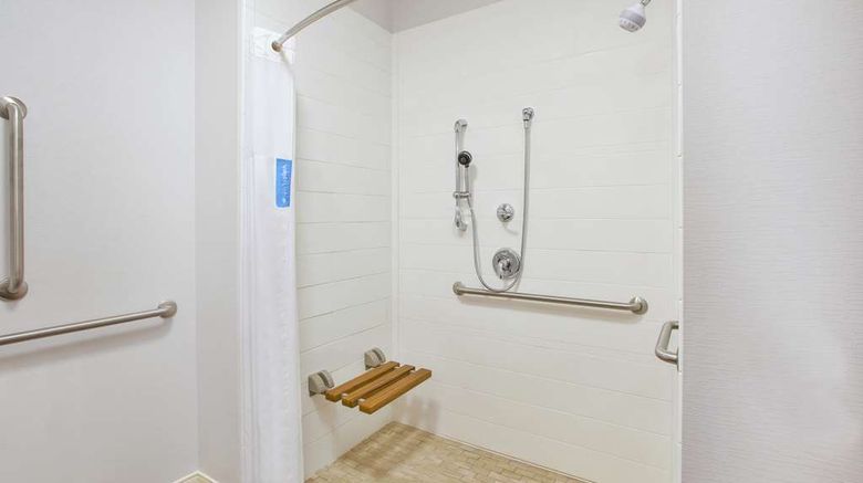 <b>Hampton Inn/Stes Oakwood Village-CLE Room</b>. Images powered by <a href="https://iceportal.shijigroup.com/" title="IcePortal" target="_blank">IcePortal</a>.