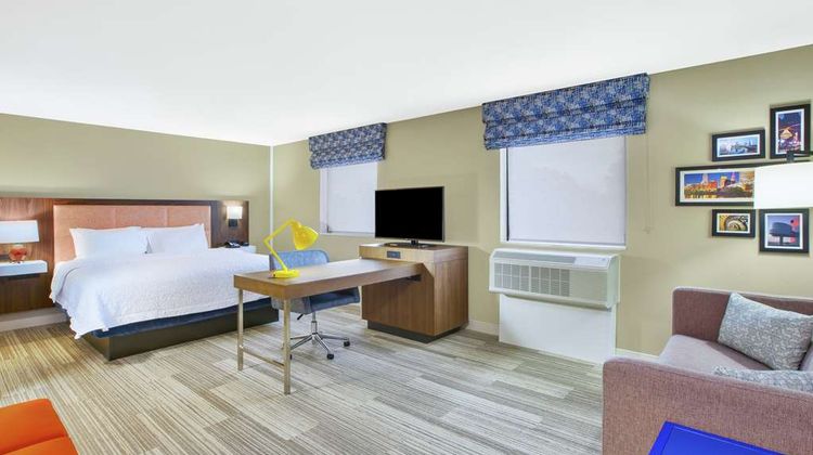 Hampton Inn/Stes Oakwood Village-CLE Room
