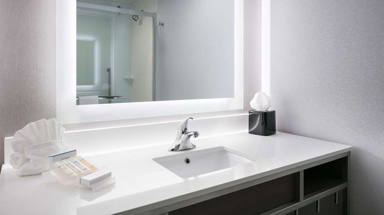 <b>Hilton Garden Inn Iowa City Downtown Room</b>. Images powered by <a href="https://iceportal.shijigroup.com/" title="IcePortal" target="_blank">IcePortal</a>.