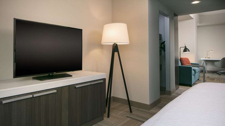 <b>Hilton Garden Inn Iowa City Downtown Room</b>. Images powered by <a href="https://iceportal.shijigroup.com/" title="IcePortal" target="_blank">IcePortal</a>.