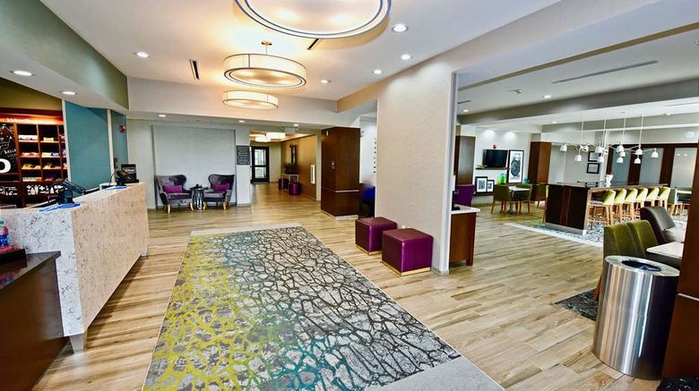 <b>Hampton Inn by Hilton Kirksville Lobby</b>. Images powered by <a href="https://iceportal.shijigroup.com/" title="IcePortal" target="_blank">IcePortal</a>.