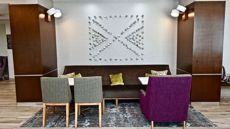 <b>Hampton Inn by Hilton Kirksville Lobby</b>. Images powered by <a href="https://iceportal.shijigroup.com/" title="IcePortal" target="_blank">IcePortal</a>.