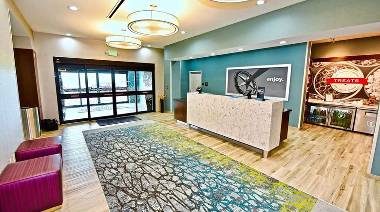 <b>Hampton Inn by Hilton Kirksville Lobby</b>. Images powered by <a href="https://iceportal.shijigroup.com/" title="IcePortal" target="_blank">IcePortal</a>.