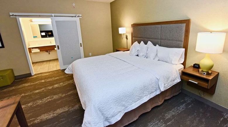 <b>Hampton Inn by Hilton Kirksville Room</b>. Images powered by <a href="https://iceportal.shijigroup.com/" title="IcePortal" target="_blank">IcePortal</a>.