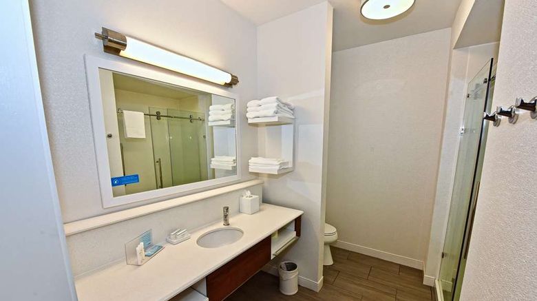 <b>Hampton Inn by Hilton Kirksville Room</b>. Images powered by <a href="https://iceportal.shijigroup.com/" title="IcePortal" target="_blank">IcePortal</a>.