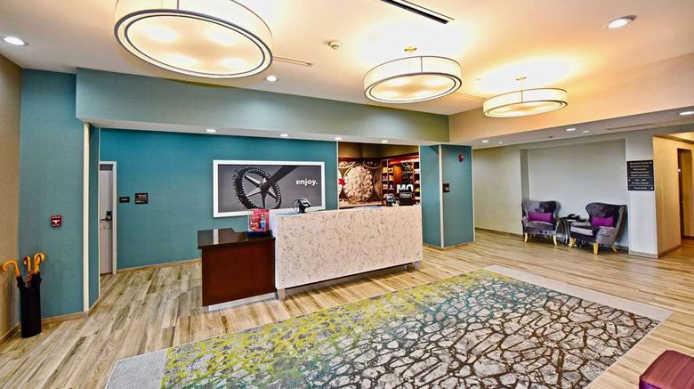 <b>Hampton Inn by Hilton Kirksville Lobby</b>. Images powered by <a href="https://iceportal.shijigroup.com/" title="IcePortal" target="_blank">IcePortal</a>.