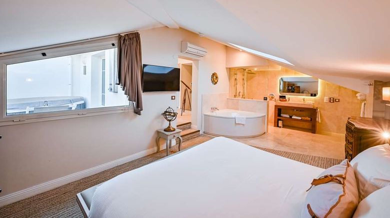 <b>Grand Hotel des Sablettes Plage, Curio Room</b>. Images powered by <a href="https://iceportal.shijigroup.com/" title="IcePortal" target="_blank">IcePortal</a>.