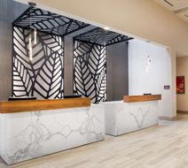 DoubleTree by Hilton Toronto Airport Lobby