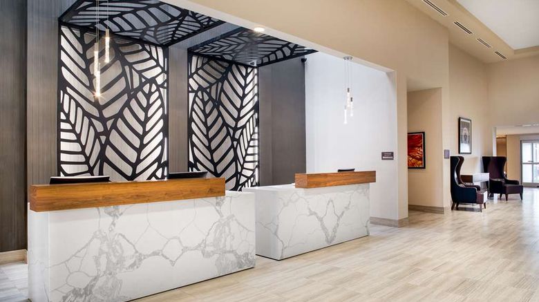 <b>DoubleTree by Hilton Toronto Airport Lobby</b>. Images powered by <a href="https://iceportal.shijigroup.com/" title="IcePortal" target="_blank">IcePortal</a>.