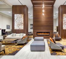 DoubleTree by Hilton Toronto Airport Lobby