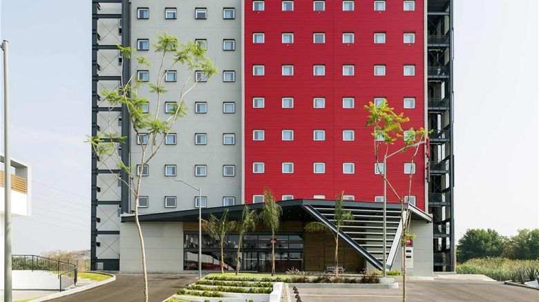 <b>Ibis Irapuato Exterior</b>. Images powered by <a href="https://iceportal.shijigroup.com/" title="IcePortal" target="_blank">IcePortal</a>.