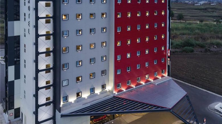 <b>Ibis Irapuato Exterior</b>. Images powered by <a href="https://iceportal.shijigroup.com/" title="IcePortal" target="_blank">IcePortal</a>.
