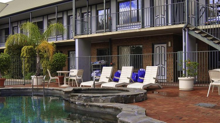Ibis Styles Adelaide Manor Pool
