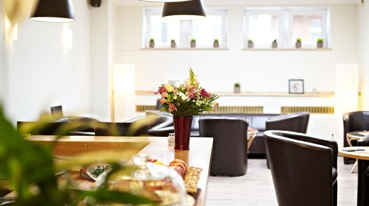 Basic Hotel Ostseehalle Lobby